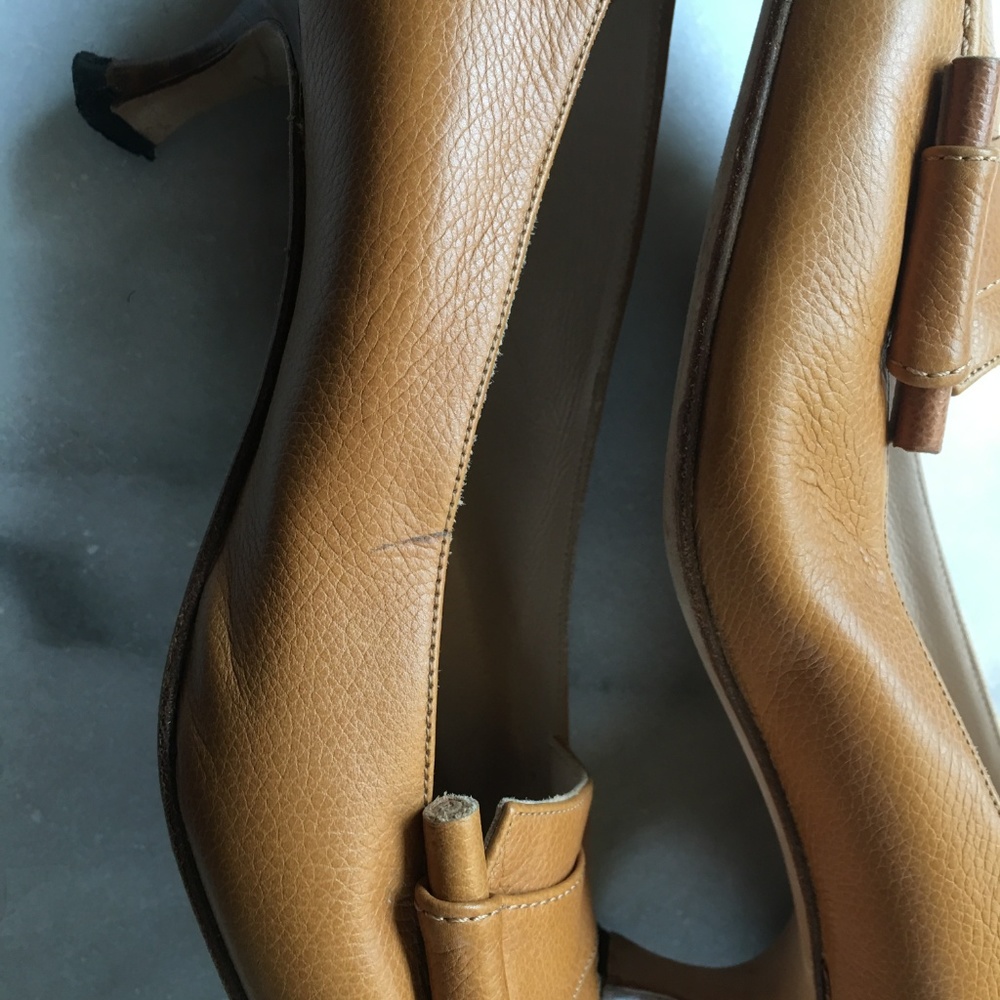 Manolo Blahnik Stacked Kitten Heel Pump Caramel - Picture 4 of 8